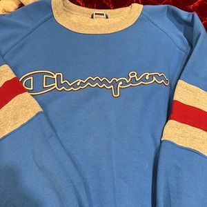 Large champion sweatshirt. Gives off vintage vibes.